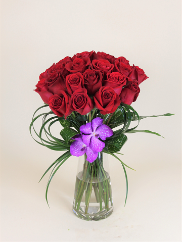 Beautiful Fresh Roses from Artsy Flora- Shop our Rose Collection.