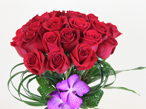 Beautiful Fresh Roses from Artsy Flora- Shop our Rose Collection.